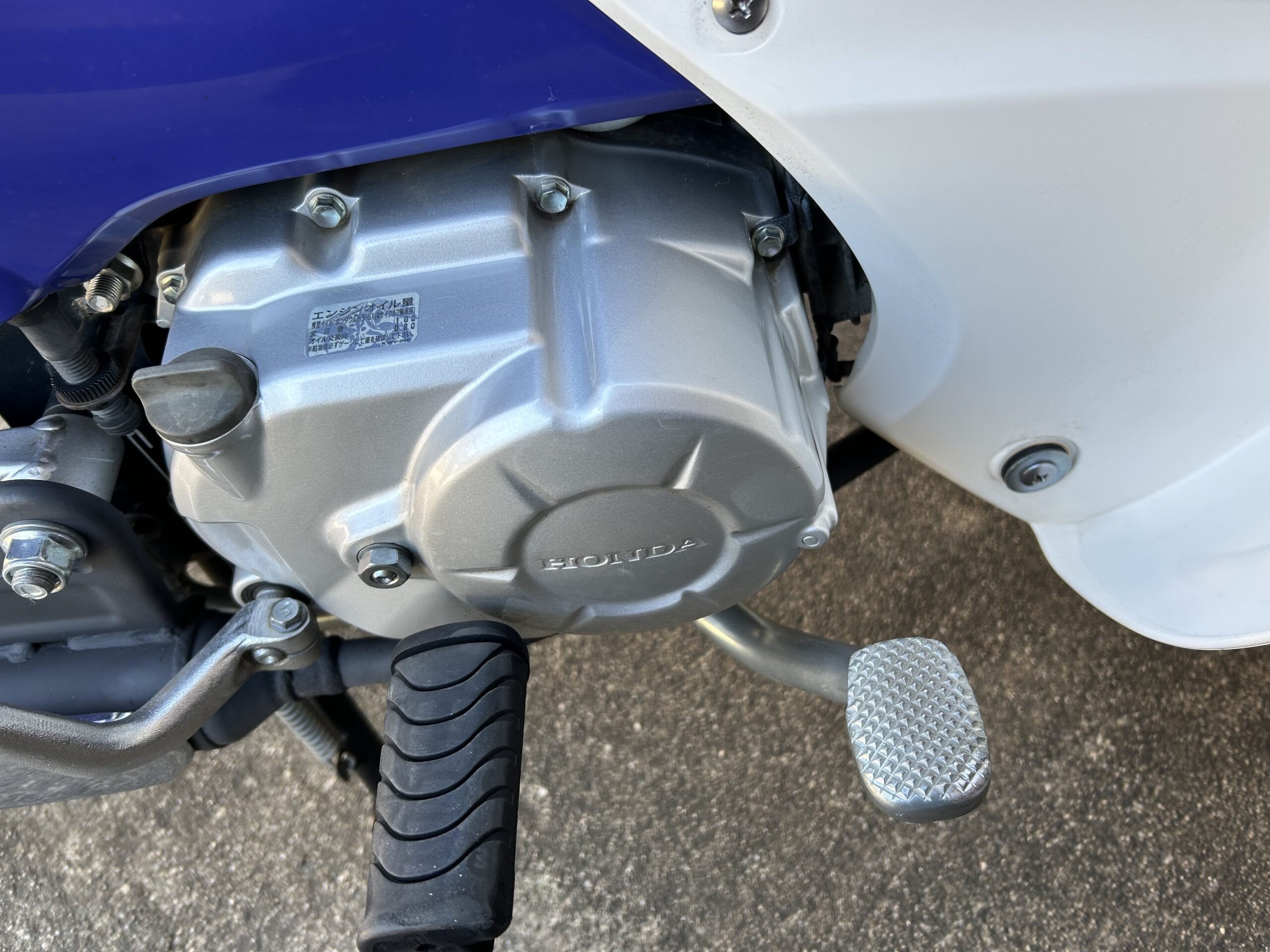 右側エンジンガード取り付け前の画像