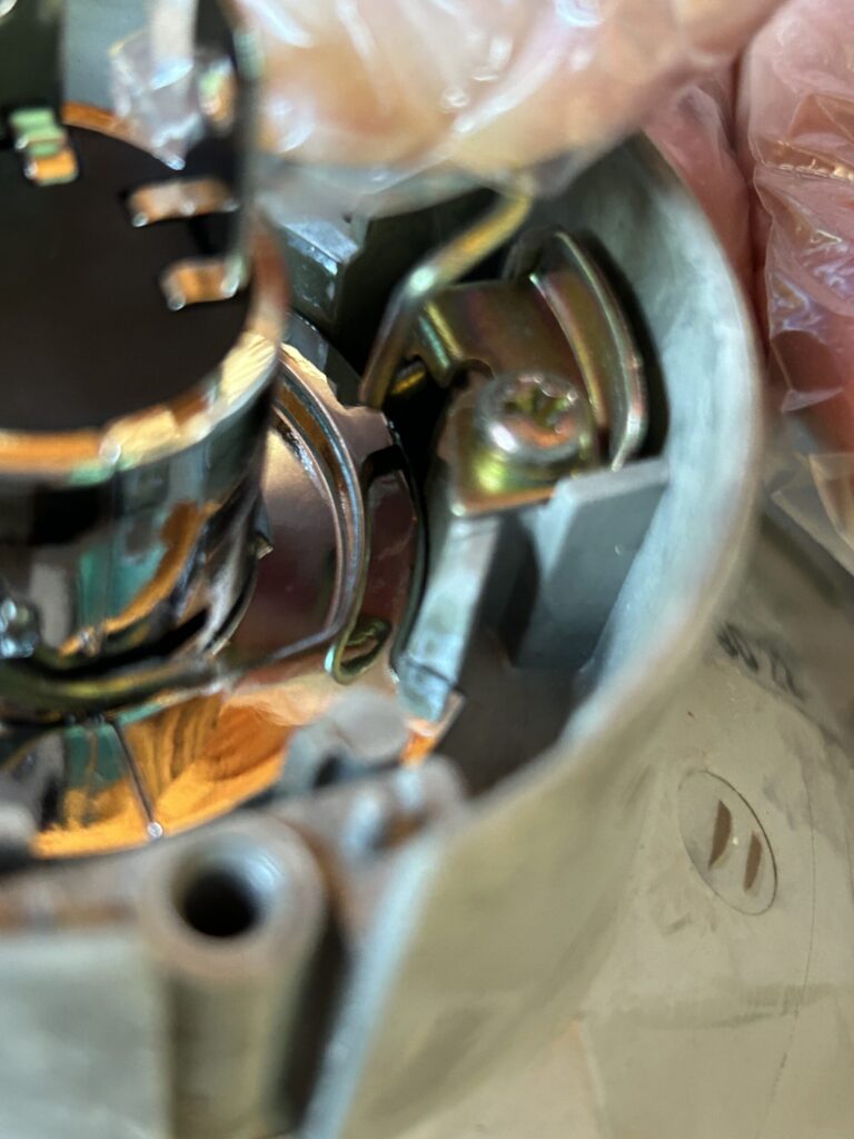 リテナーが溝にはまったところ