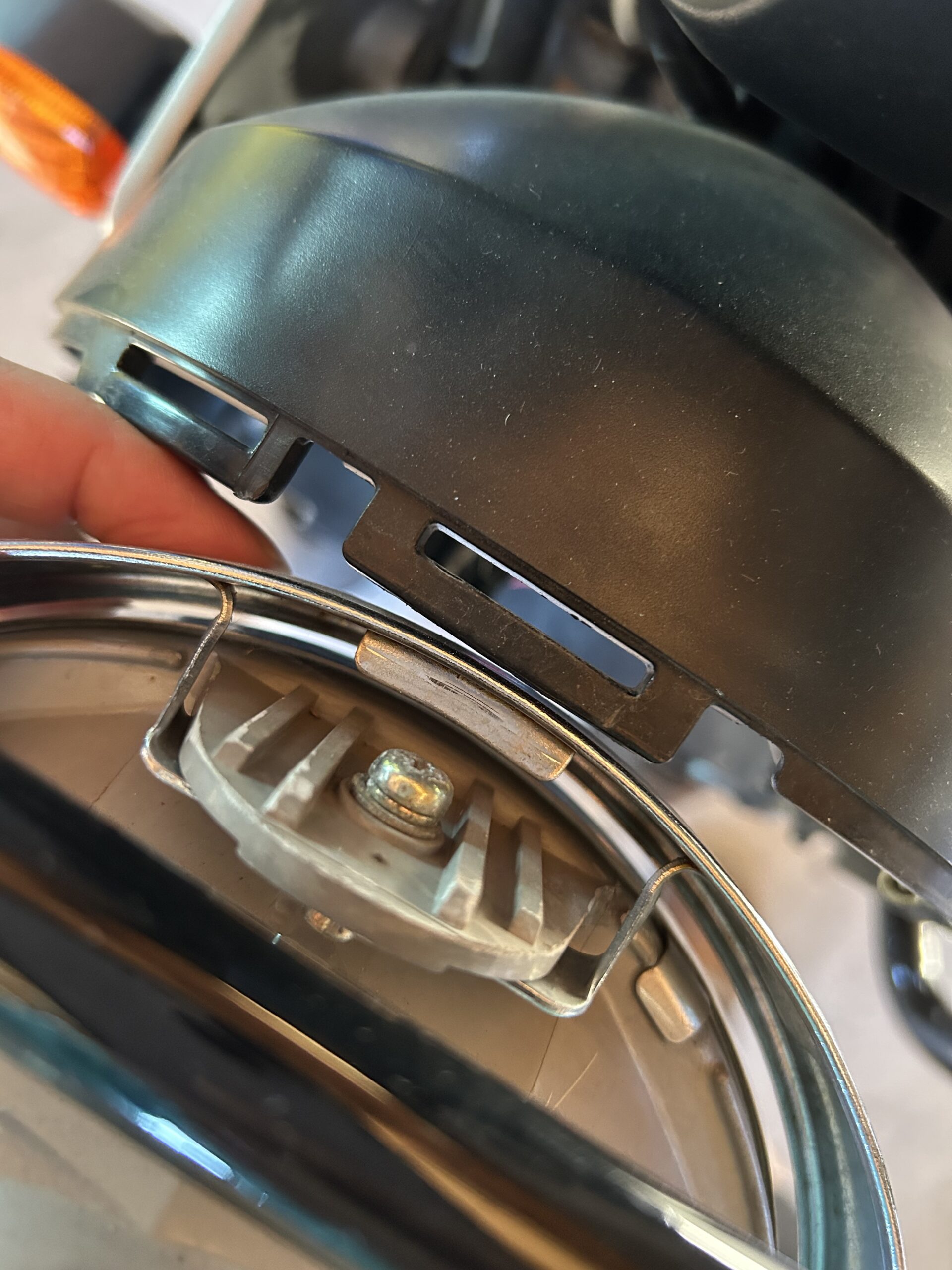 ヘッドライト上部の画像